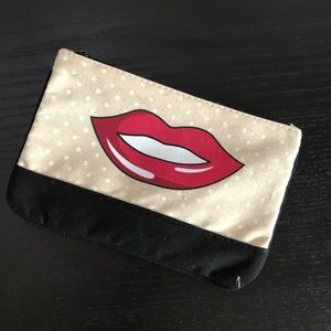 B2G1 free Ipsy lipstick polka dot cloth makeup bag